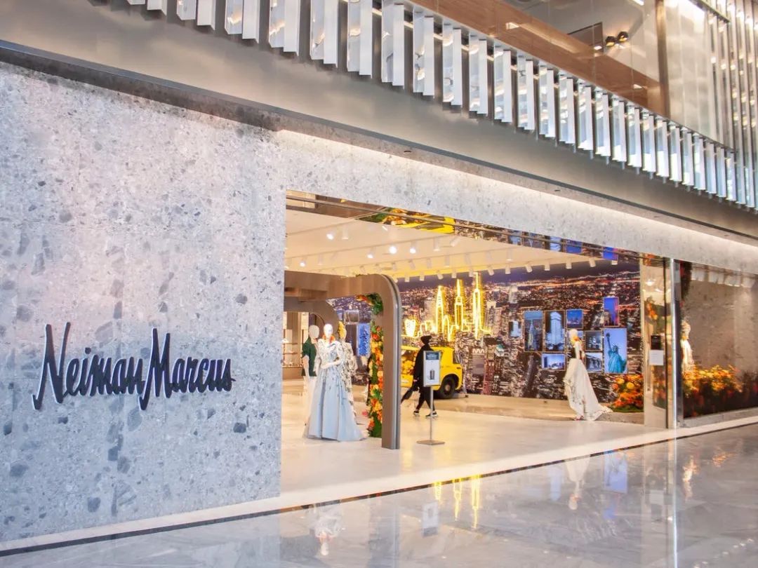 冰火两重天：三亚免税店一天卖1亿，香港药妆店游客“清零”|一周全球观察