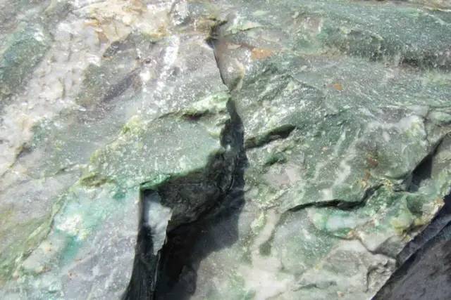 在新疆能买到正宗和田玉吗,在哪能买到正宗和田玉