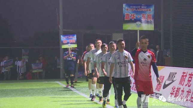 绿茵场上的争霸赛,绿茵足球比赛现场