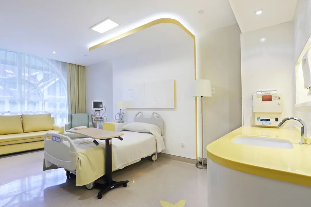 疫情防控就诊两不误,疫情防控不松懈安全生产不停歇