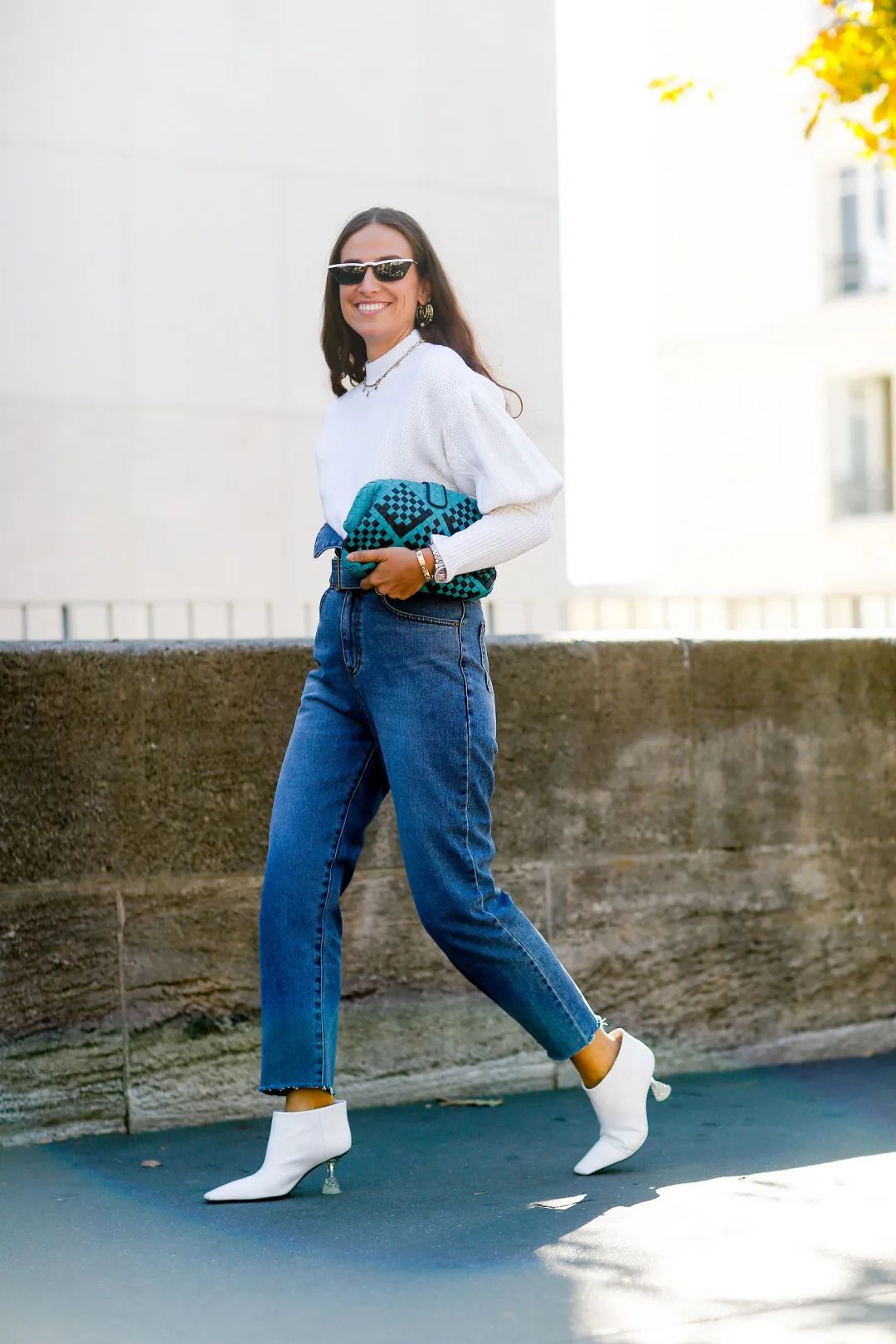 同样的预算买二手车还是新车,爆款靴子和小众靴哪个好