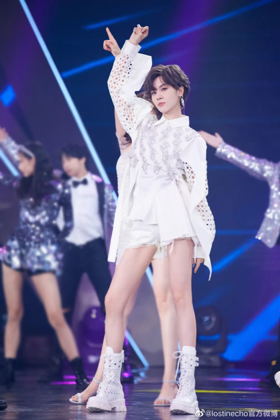 同样的预算买二手车还是新车,爆款靴子和小众靴哪个好