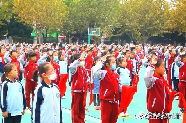 高举团旗跟党走黑板报,高举团旗跟党走主题板报