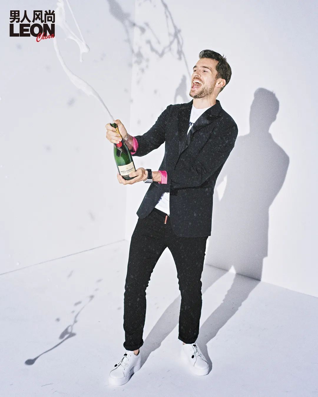 直筒牛仔秋天穿搭小技巧 (牛仔同色系穿搭)