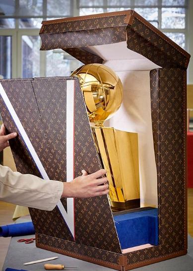 lv和airforce1联名第一次亮相,lv和nba联名棒球服