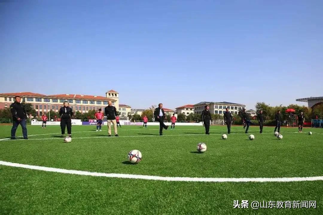 2020年参考消息萨马兰奇杯中国高中足球锦标赛暨第18届世界中学生运动会足球项目选拔赛在临沂开幕