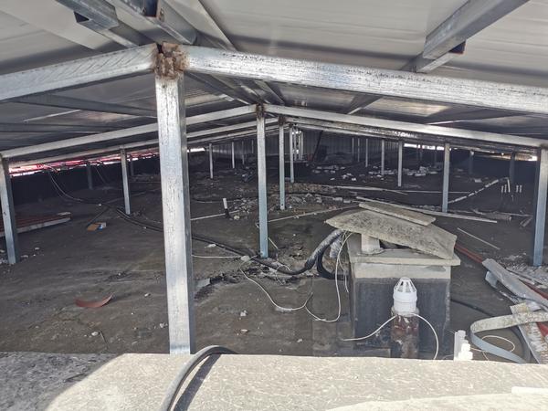 楼顶漏雨怎么搭建彩钢棚,我的房顶漏水怎么办