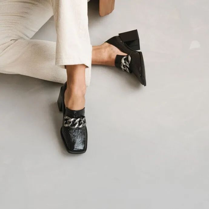 买了很多鞋子,买了那么多鞋子穿不过来