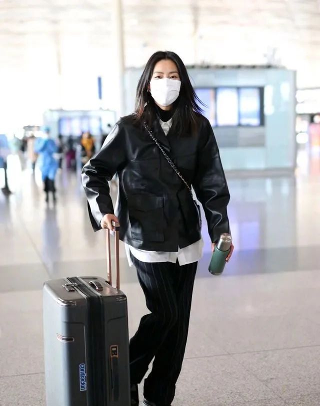 刘诗诗最近穿的皮衣变装,刘诗诗机车皮衣穿搭
