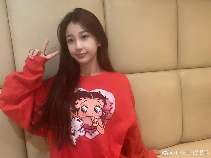 卫衣无帽赵露思,卫衣赵露思