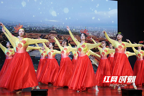 以梦为马不负韶华短视频剪辑,以梦为马不负韶华学校宣传视频