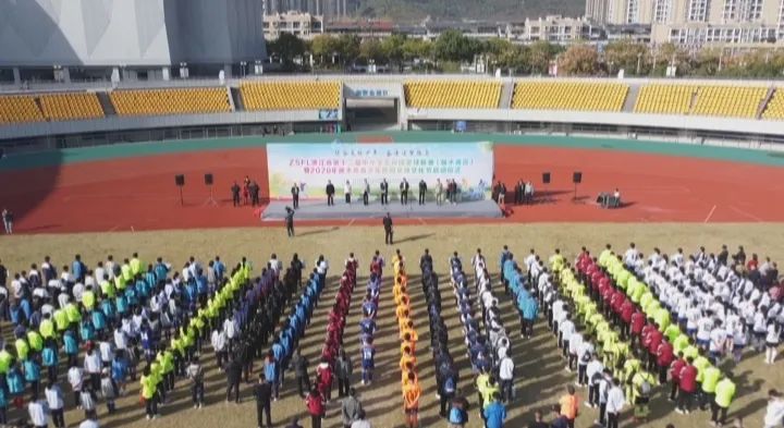 来看看足坛的帅哥,来看看足球的帅哥们