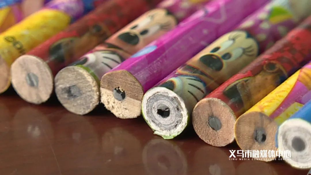 小朋友的铅笔千万不要随便选,家长不要给孩子买高档文具