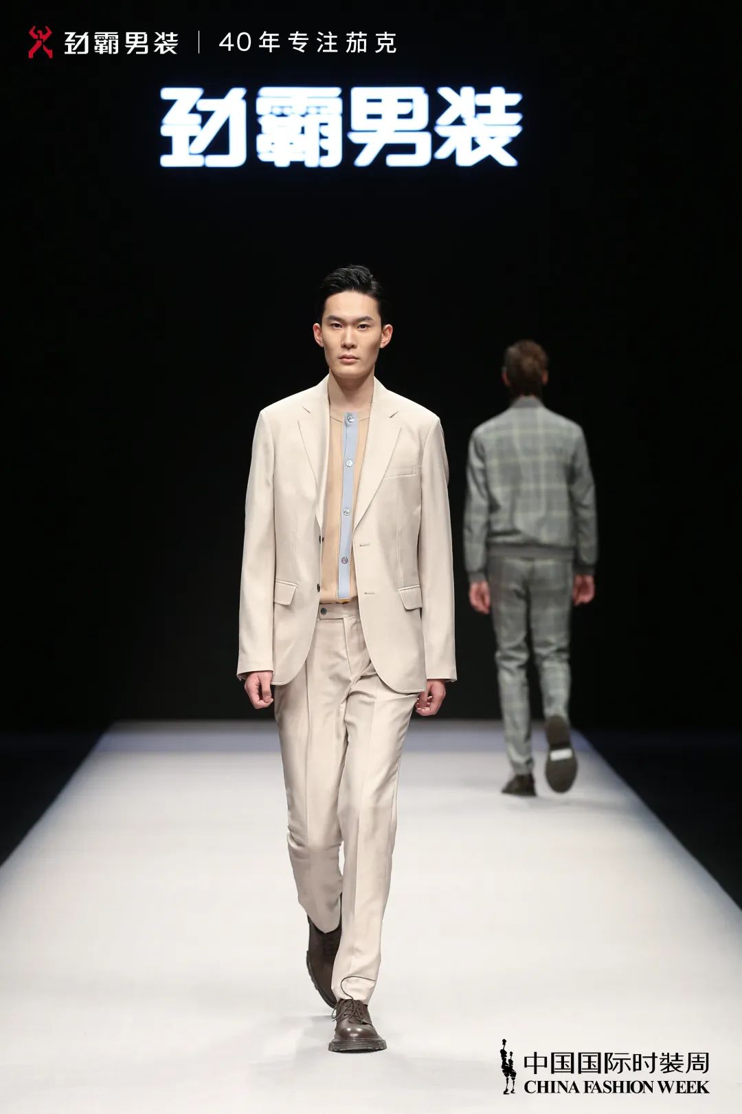 劲霸男装相信品牌的力量,劲霸男装新logo王者归来造就经典