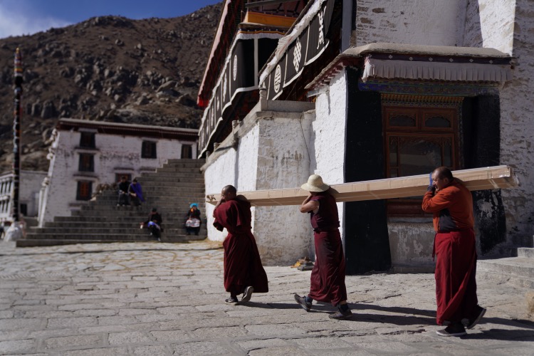 拉萨：丁真最想去的城市冬天是怎样的？