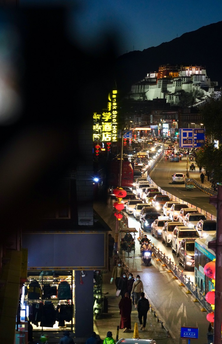 拉萨：丁真最想去的城市冬天是怎样的？