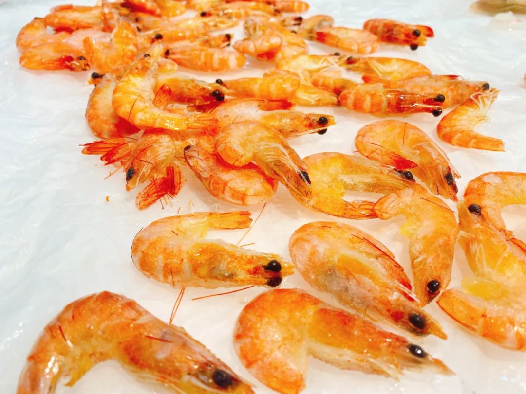 卢氏汉釜宫：海鲜、烤肉、小吃...通通不限量！豪横自助来啦！39.9元购汉釜宫单人自助餐，海鲜、烧烤、牛排、甜点...都是你的！