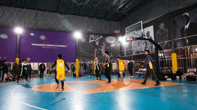 猴哥痞幼上车,猴哥痞幼走红毯