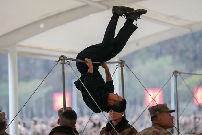 寒风中的他们完整版,寒风中他们一直在坚守