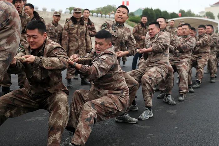 寒风中的他们完整版,寒风中他们一直在坚守