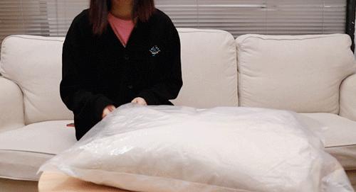 羽绒服千万别乱买这样穿又暖又美,羽绒服穿大的暖还是贴身的暖