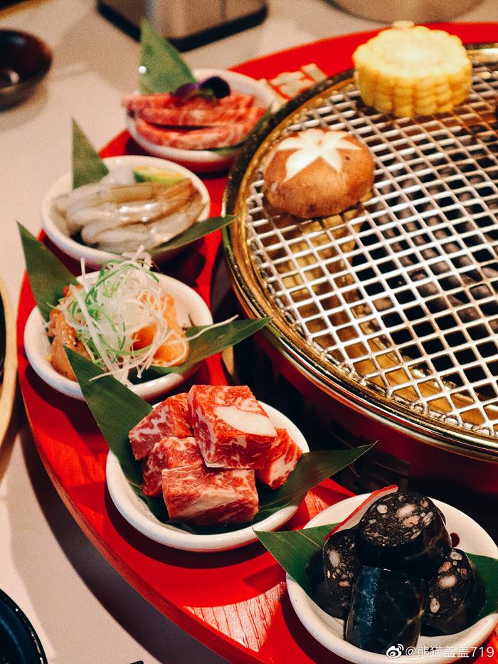 成都又新添一大波“明星店”!关晓彤的奶茶、黄晓明的复古烤肉、网红厨师王刚的秘制卤菜…都来啦