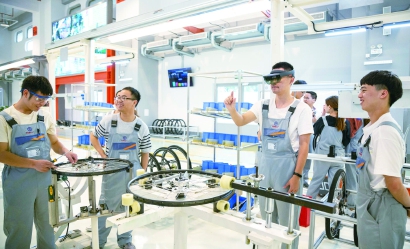 大力弘扬劳模精神劳动精神,劳模工匠与劳模工匠精神