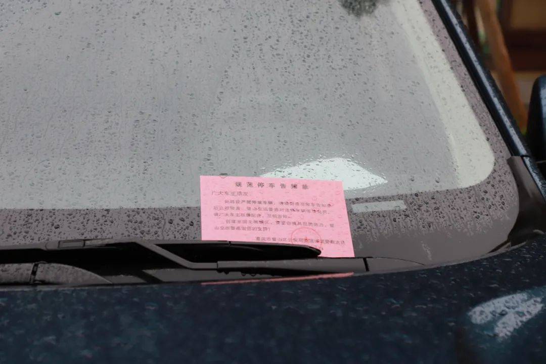 联合执法，还路于民︱整治凤凰城小区周边违停乱象！