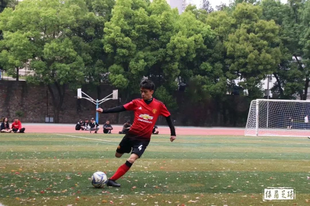 向优秀看齐向榜样靠拢,向优秀的前辈们看齐