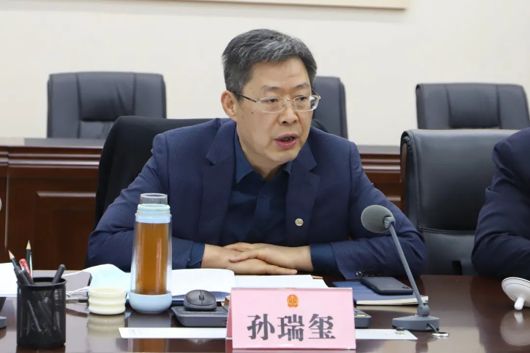 东营中院召开律师座谈会