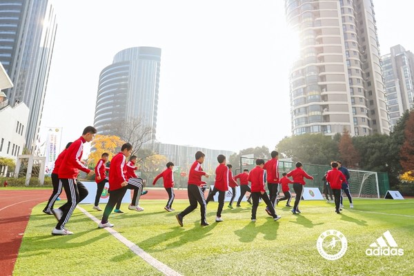 阿迪达斯赞助中国国家队,阿迪达斯助力打榜