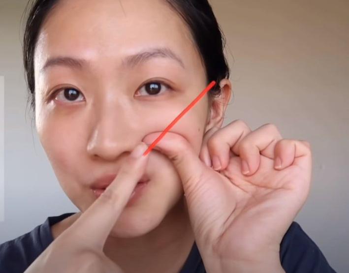 日本美容师法令纹按摩手法教程,精华按摩淡化法令纹手法
