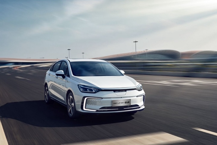 埃安splus和北京汽车eu5plus,广汽埃安s5北汽eu5谁更适合家用