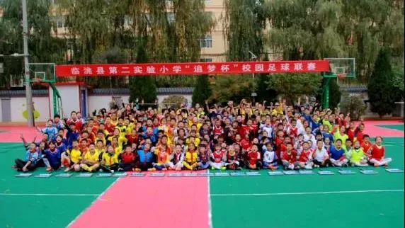 临洮县实验三小校园足球比赛,实验二小踢足球比赛直播