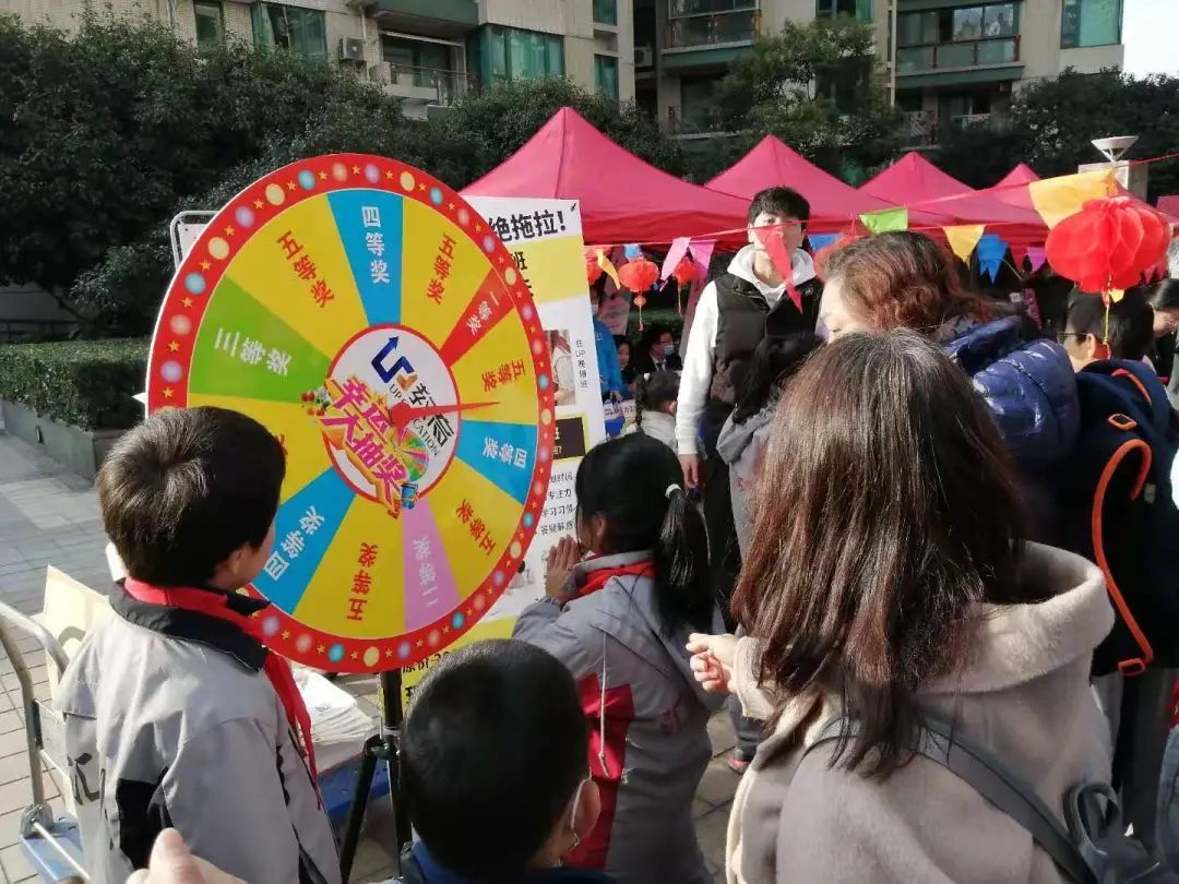 “中西合璧”小集市，徐家汇这场“迎新嘉年华”年味足