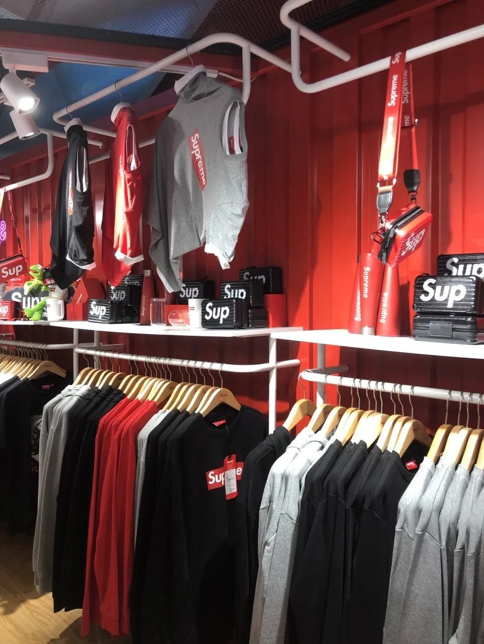 supreme为什么被起诉,supreme潮牌事件