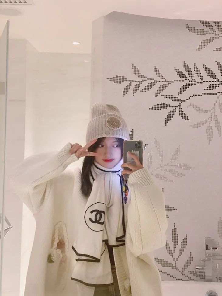 配饰狂|程潇的大牌围巾，logo特大但不显老