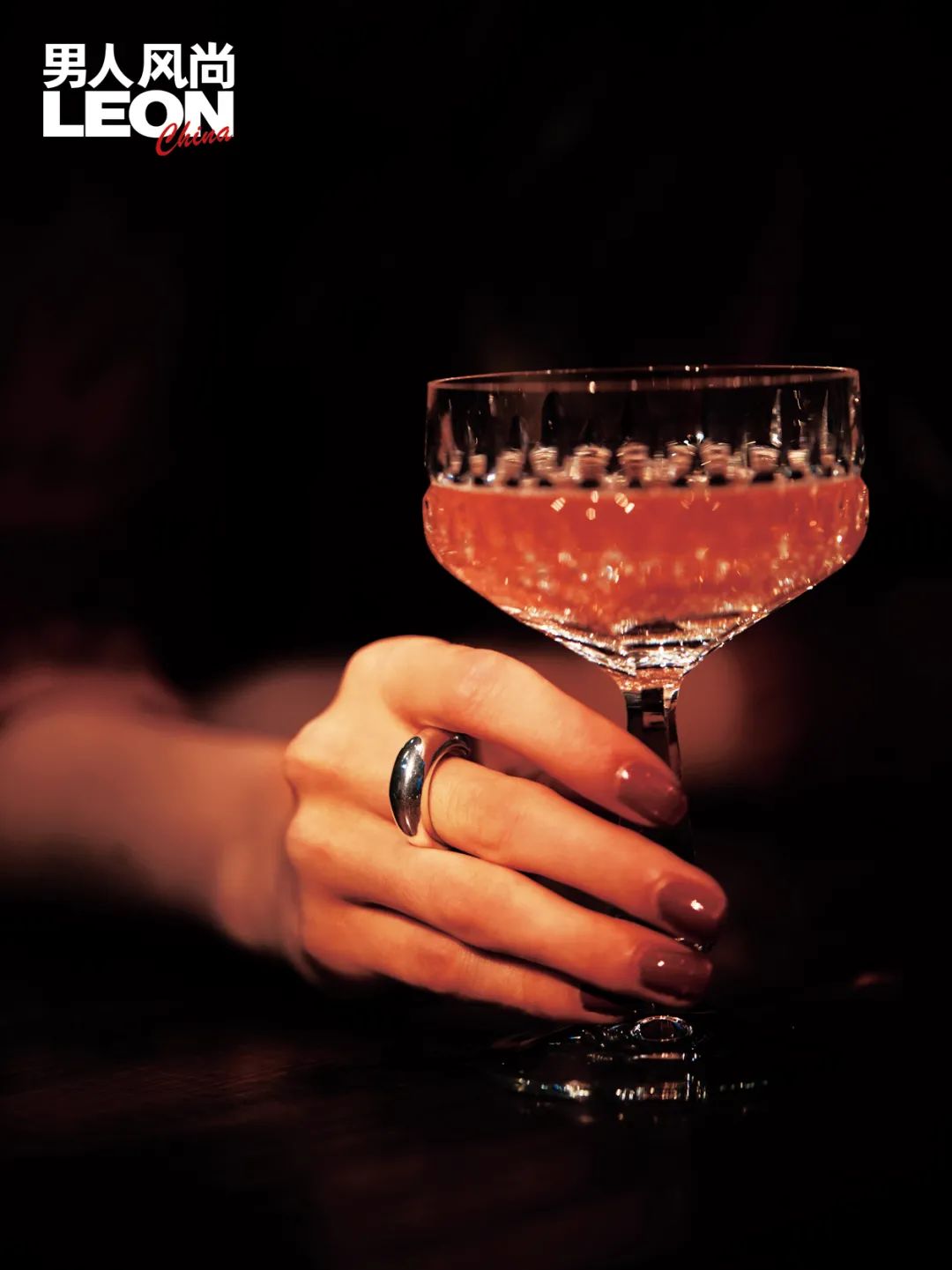 没有女人能拒绝一辆豪车,没有女人能拒绝香水