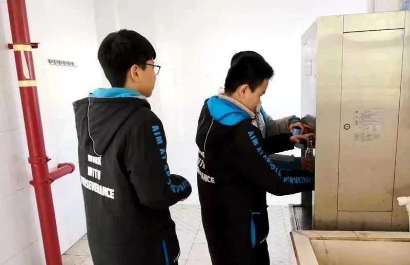 为了“暖起来”这件事儿，他们秀出了“十八般武艺”……