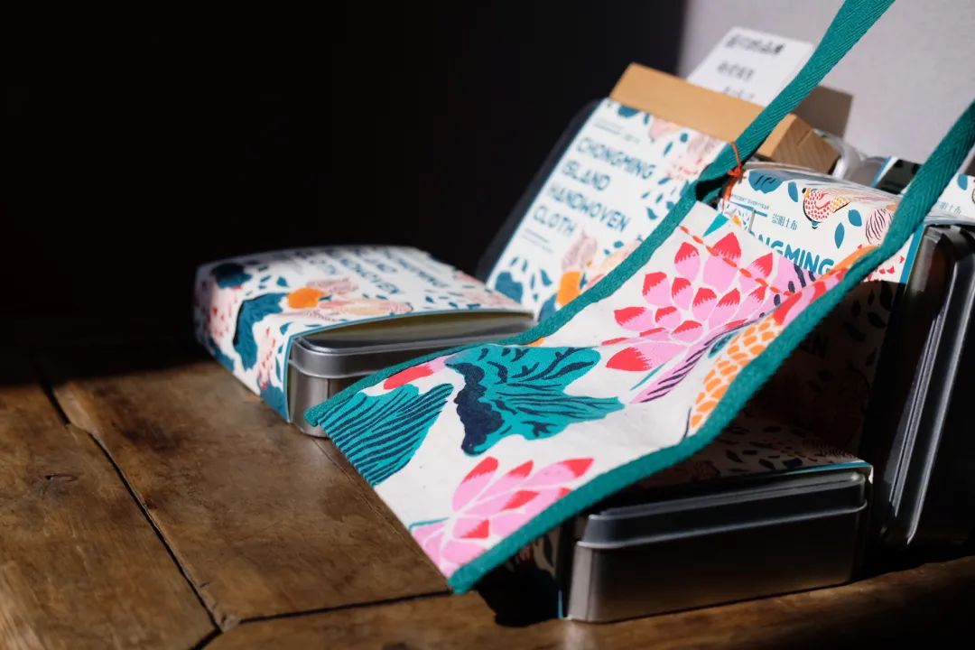 你家楼下的免费展览空间，晒着暖烘烘的太阳散步去吧