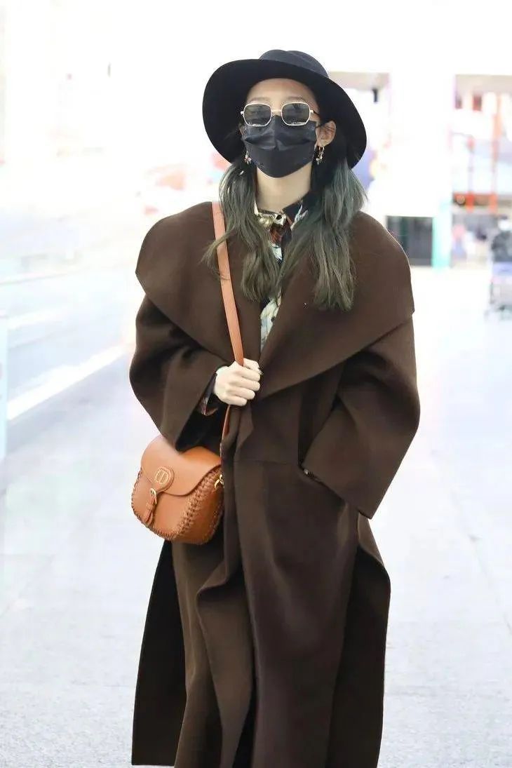 双面羊绒大衣为啥很贵,穿上羊绒大衣一定很好看