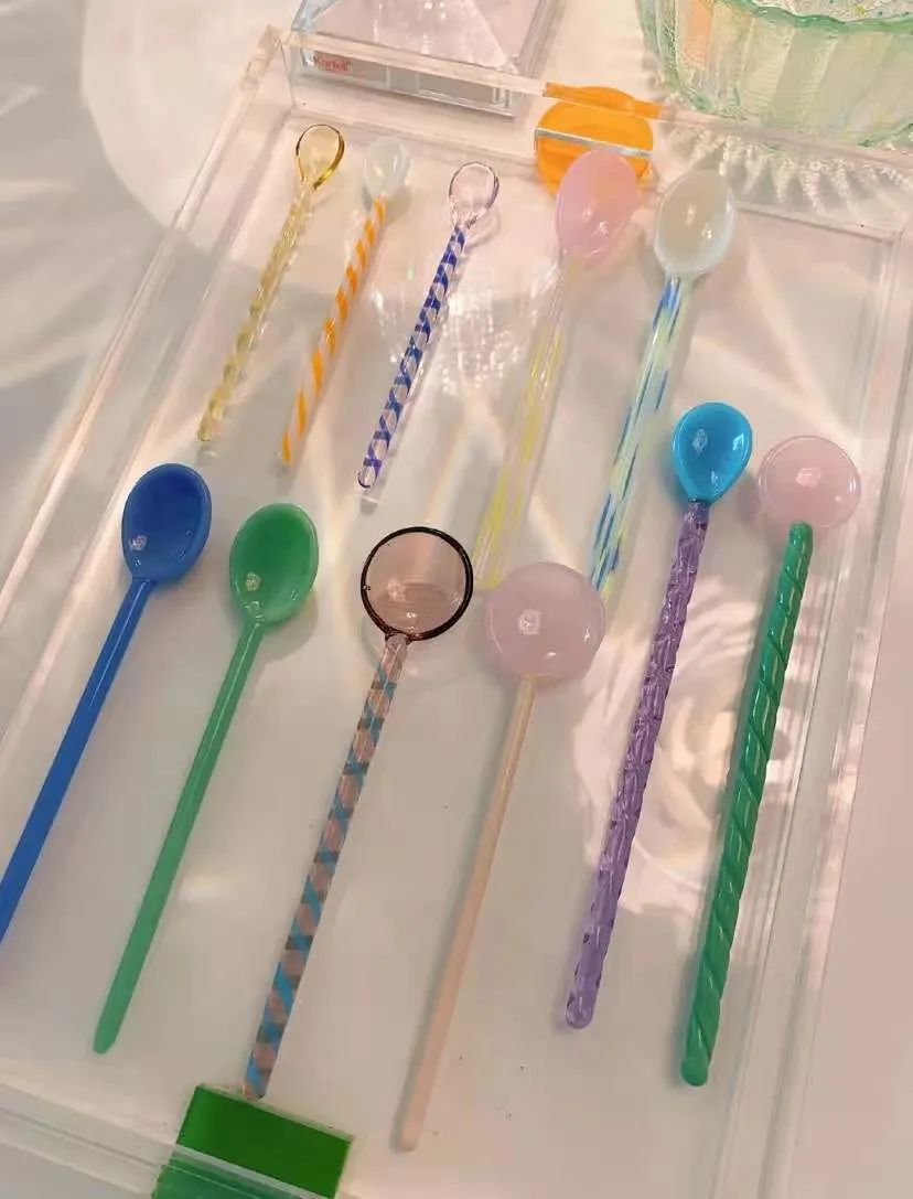 白百何坎肩卫衣,白百何ootd穿搭