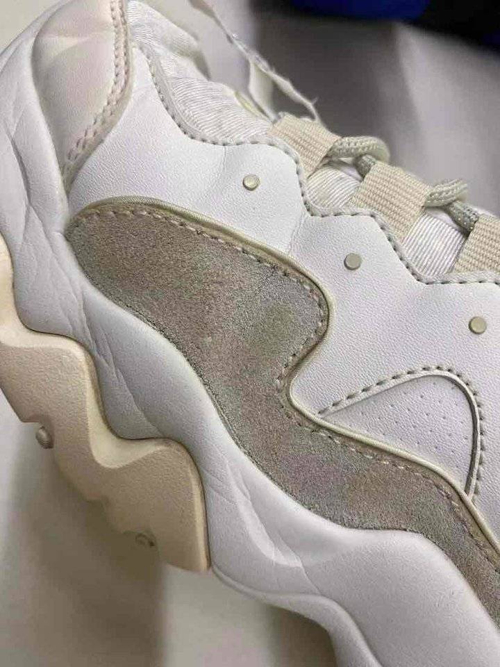 顾客鞋子洗坏了怎么赔付,鞋店把鞋子洗变色了怎么索要赔偿