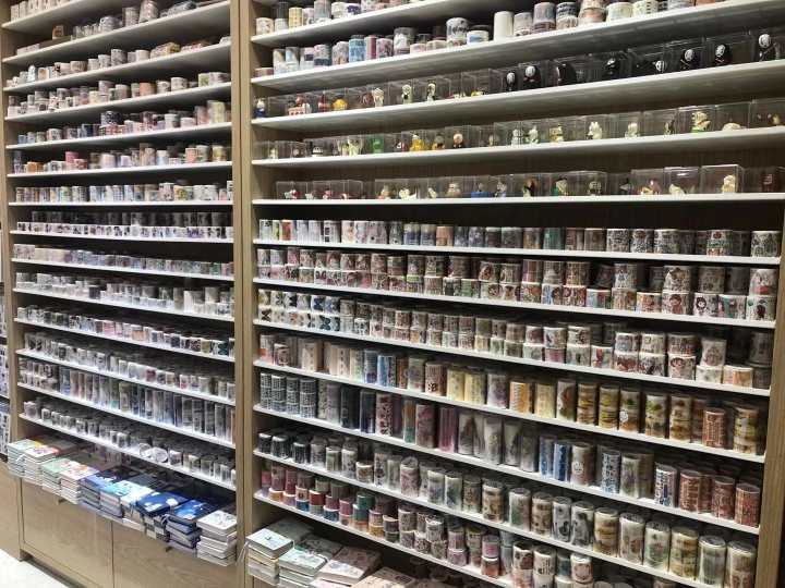 有人为此一年花五六千元！这花里胡哨的小本子，到底有啥魅力