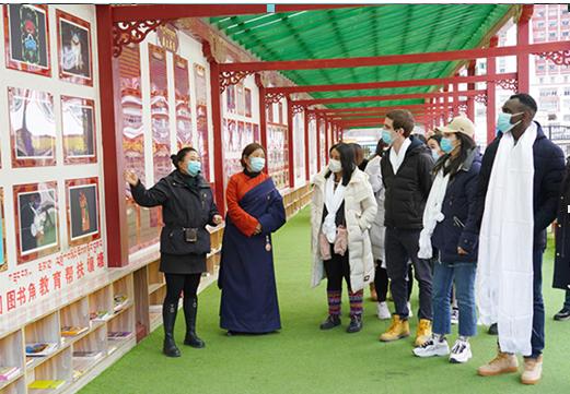 “解码幸福阿坝外国友人脱贫攻坚采风行”活动成功举行