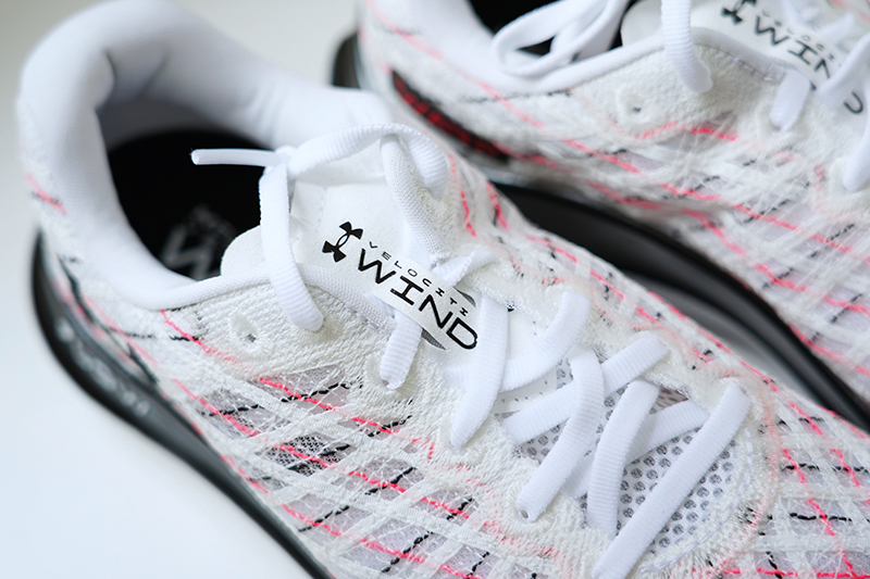 UAFLOWVelocitiWind开箱：一双没有“外底”的跑鞋是什么样的