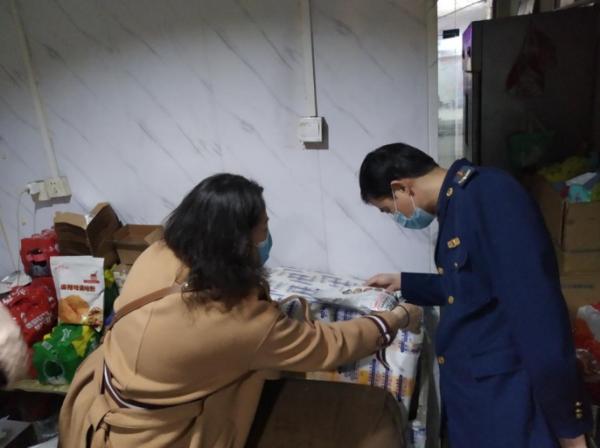 炸鸡酸臭、酱料过期！合肥一网红炸鸡店被查处