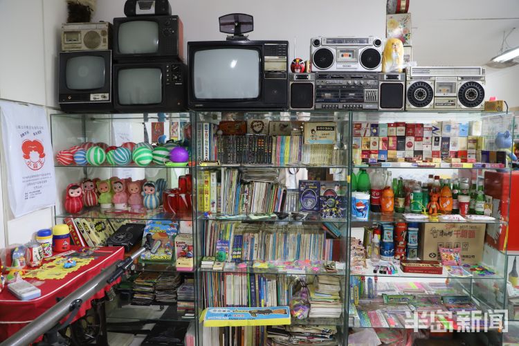百味人生丨一箱过期方便面能卖3600！青岛小伙攒出“80后时光机”，收藏近6000件老物件