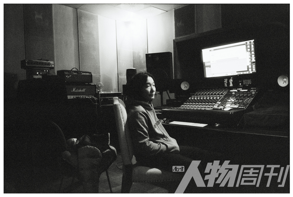 专访万能青年旅店,时代症候里的突围|封面人物