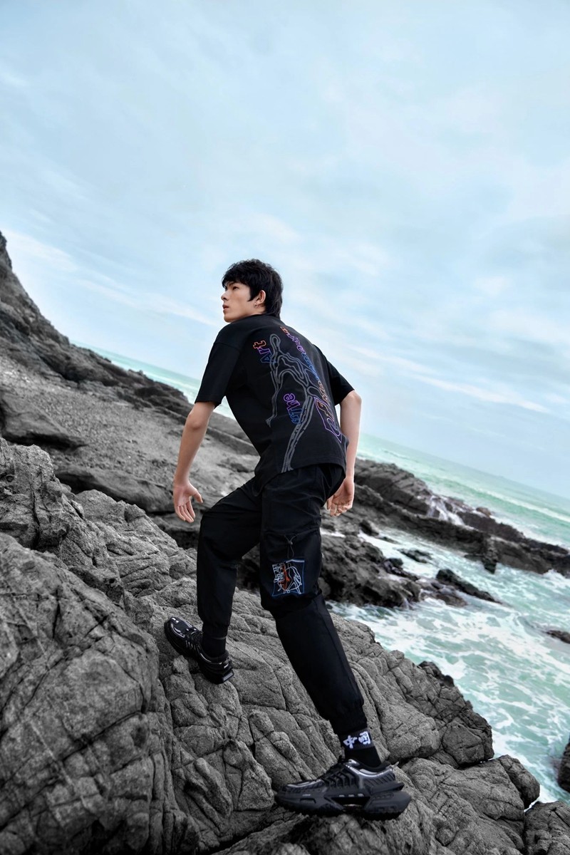 李宁肖战同款上衣,中国李宁巴黎时装周肖战同款